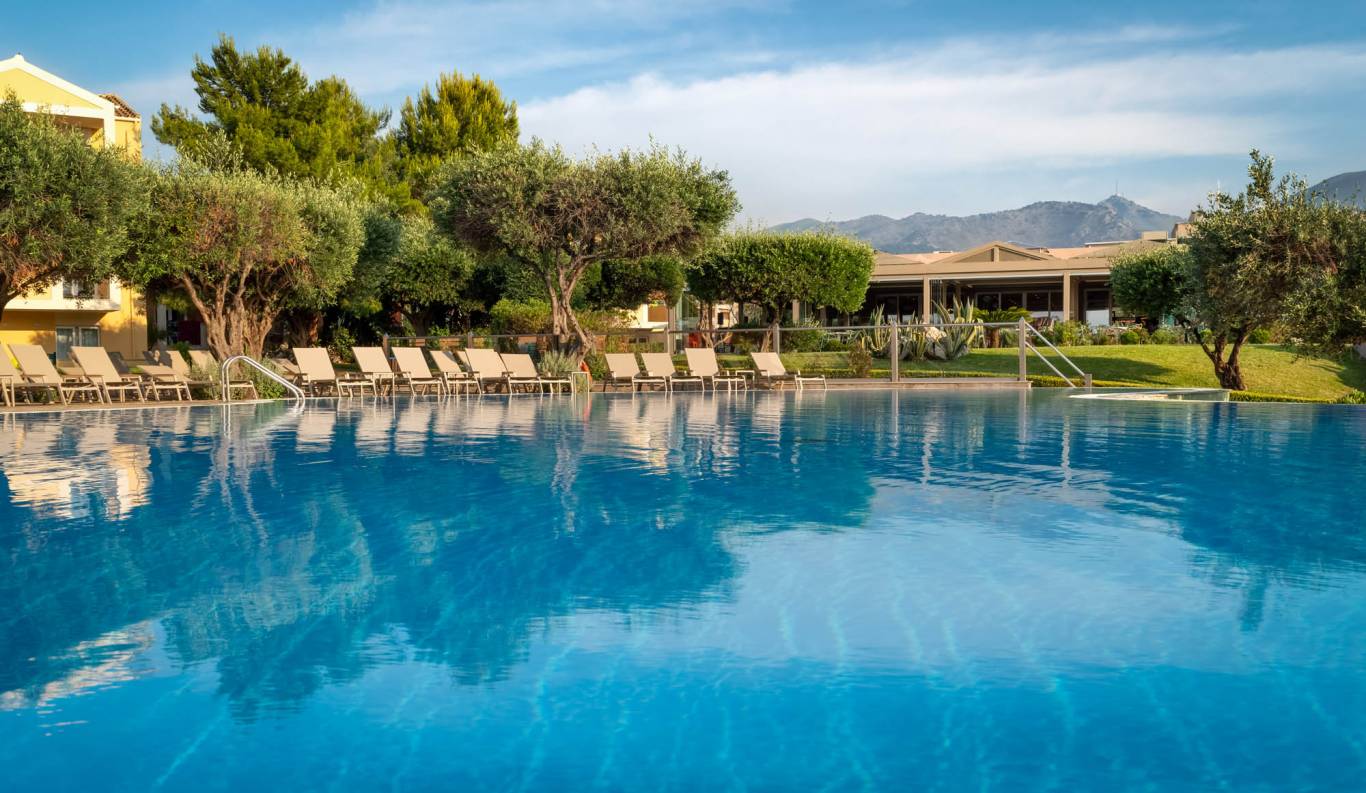 Mareblue beach resort hotel bazen.jpg