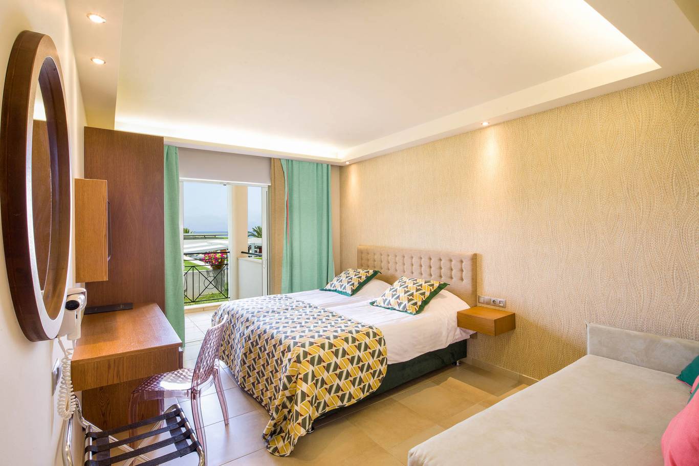 Mareblue beach resort hotel deluxe soba.jpg
