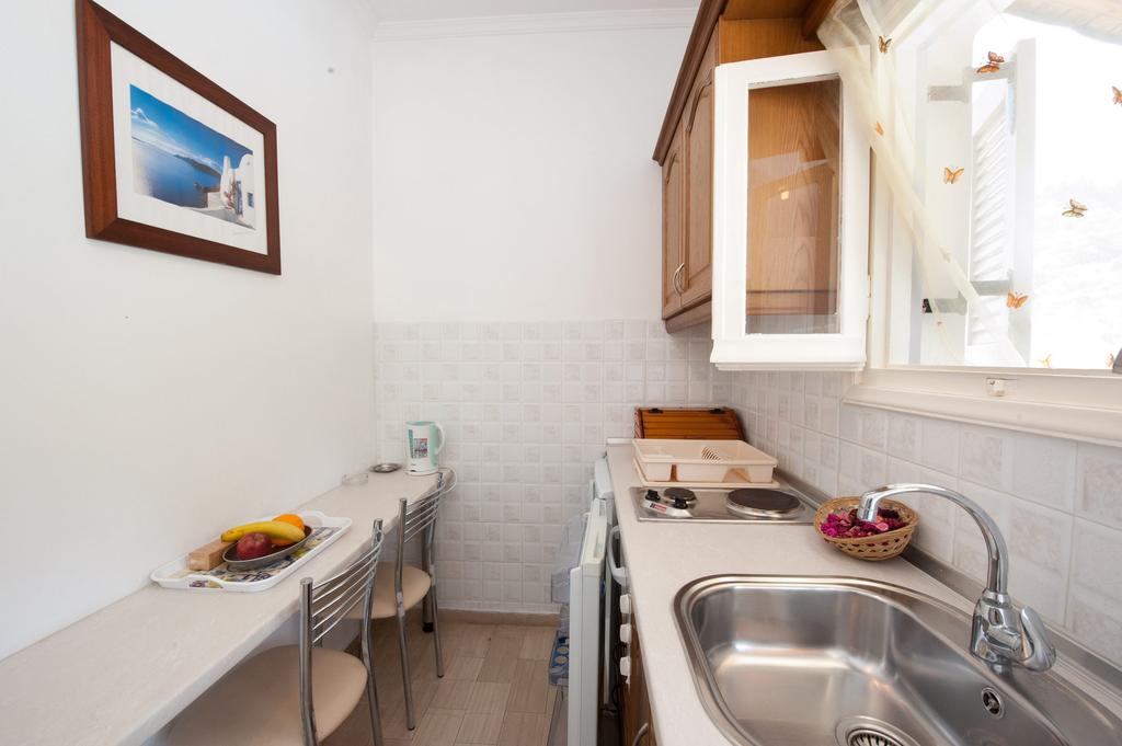 Marina apartments kitchen.jpg