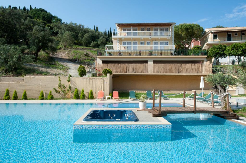 Marina apartments pool 1.jpg