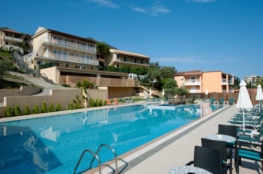 Marina apartments pool 2.jpg