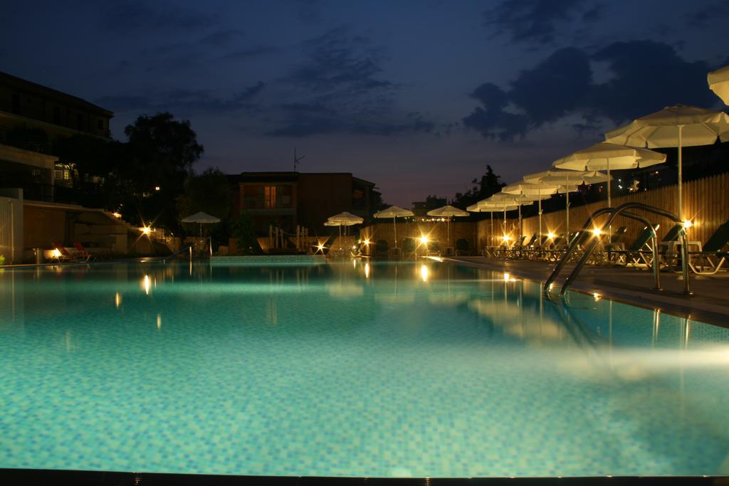 Marina apartments pool.jpg