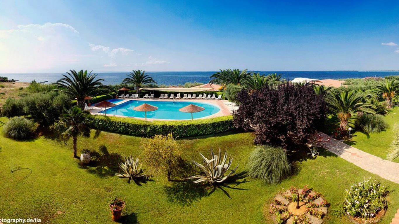 Martha's House Hotel-Izlaz na plazu.jpg