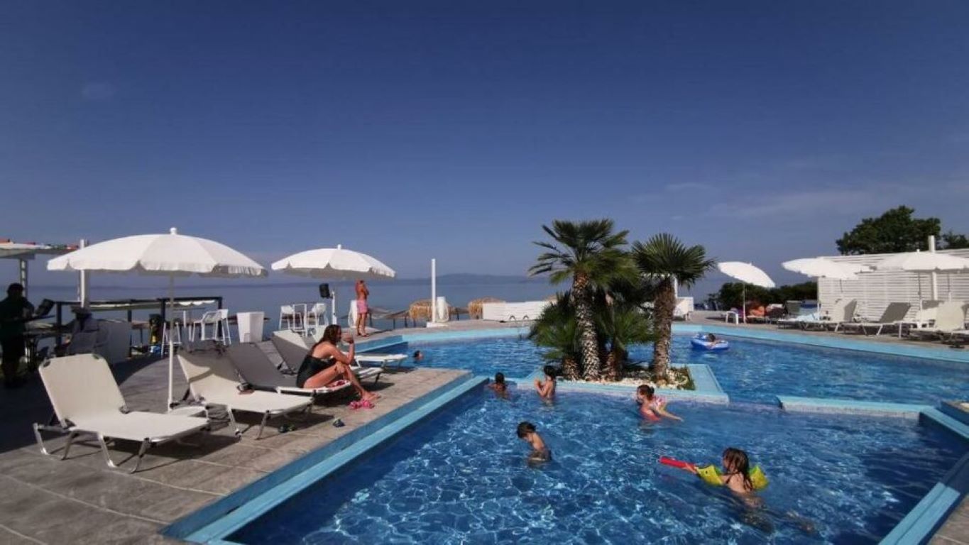 Al Mare Hotel-Bazeni.jpg