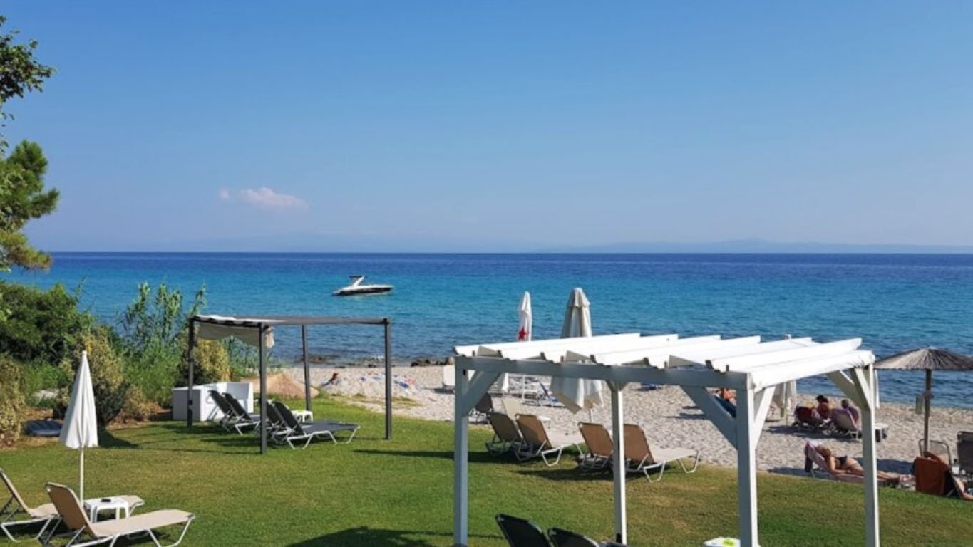 Al Mare Hotel-Plaza.jpg