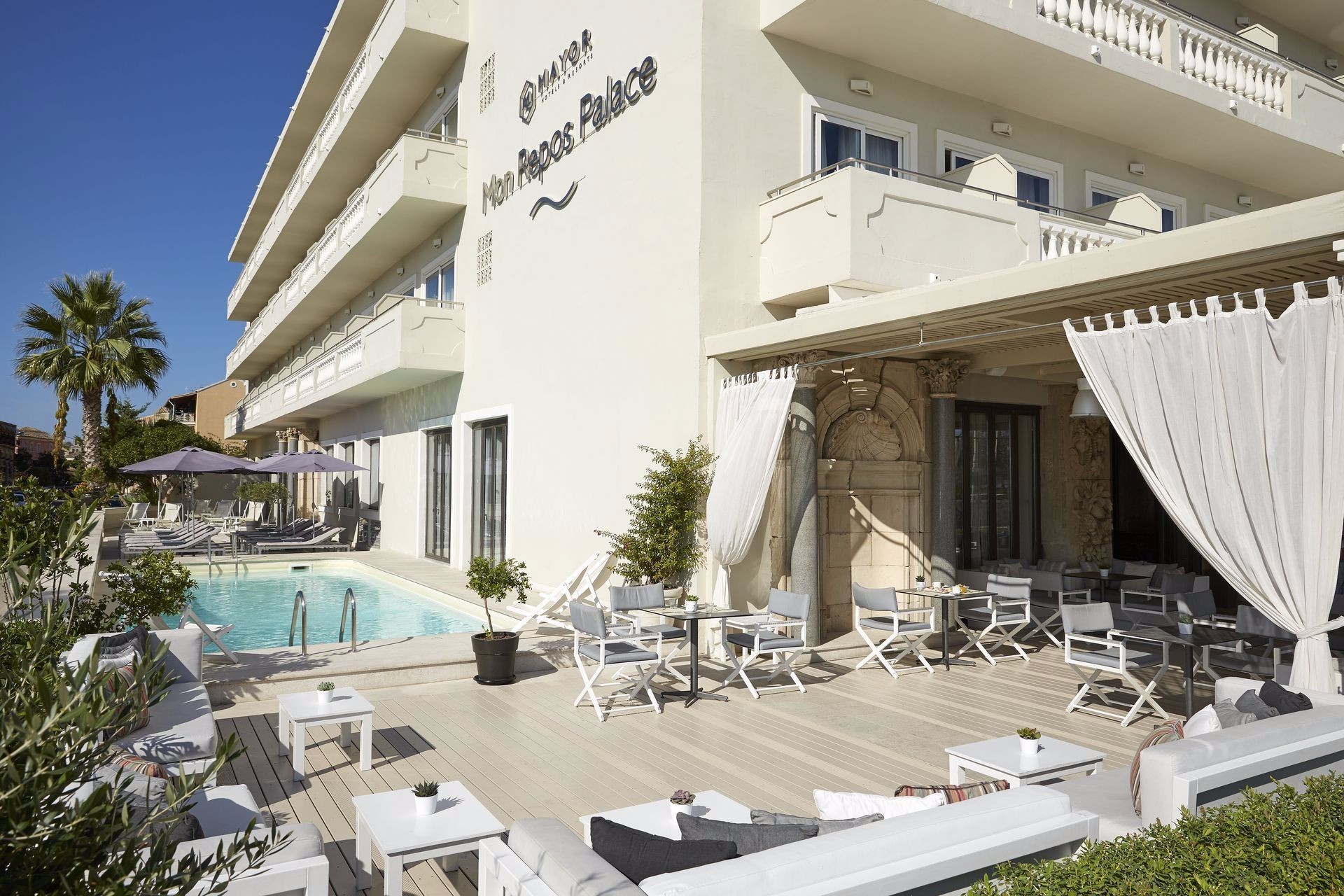 Mayor Mon Repos palace hotel bazen.jpeg