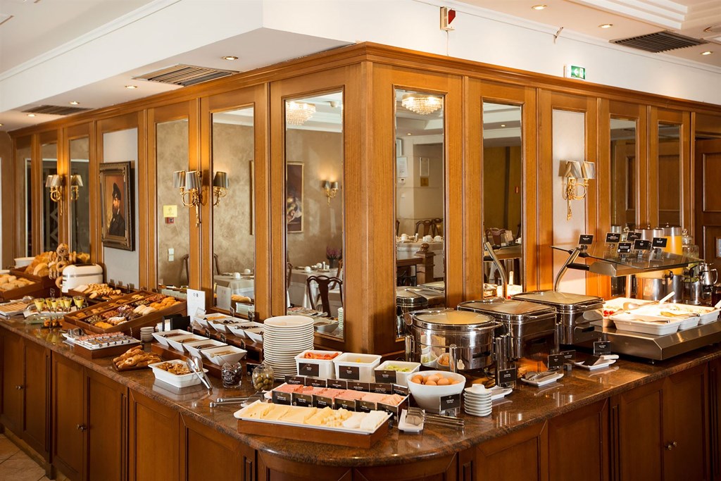 Hotel Mediterranean Palace restaurant.jpg