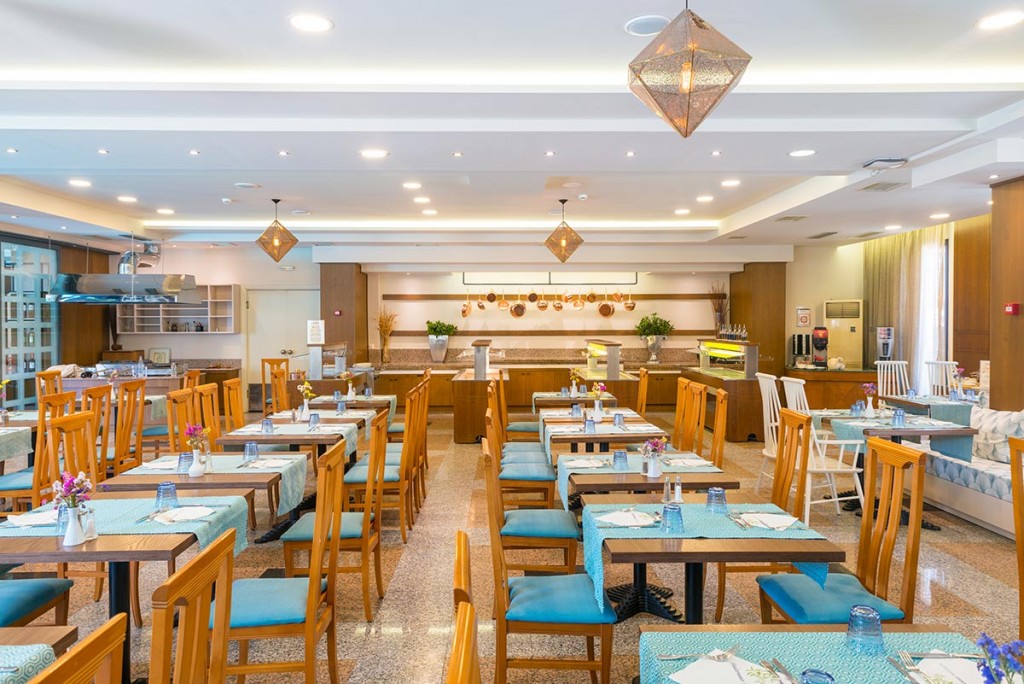 Mediterranean resort hotel pansionski restoran.jpg