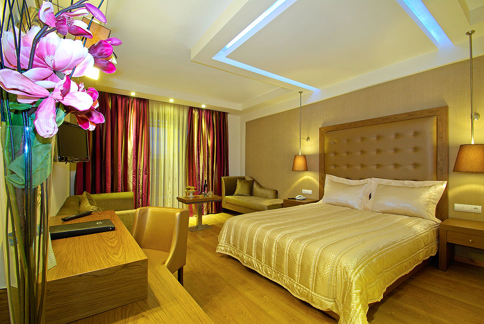Mediterranean village hotel family soba.jpg