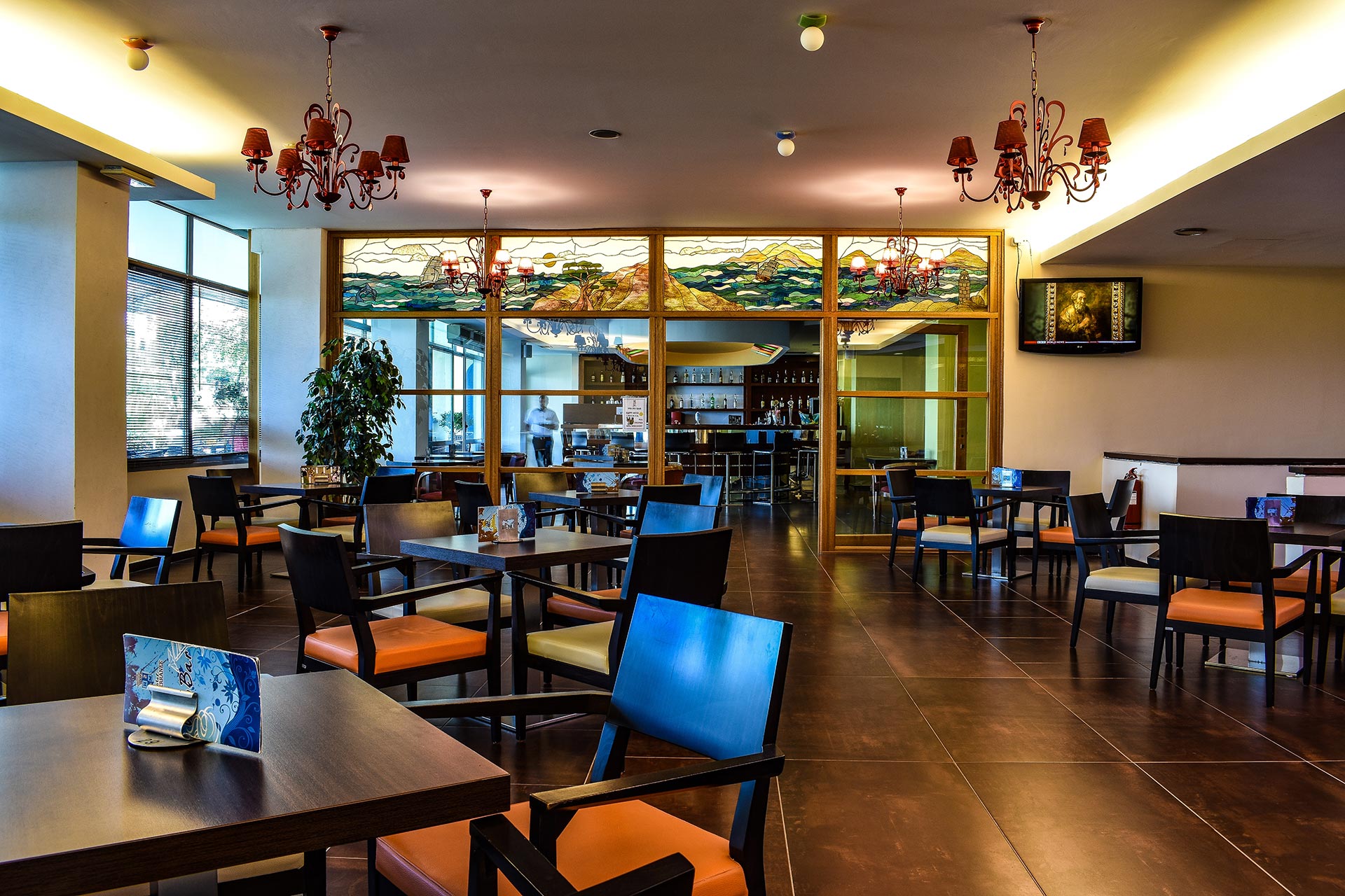 Hotel Mediterranee bar.jpg