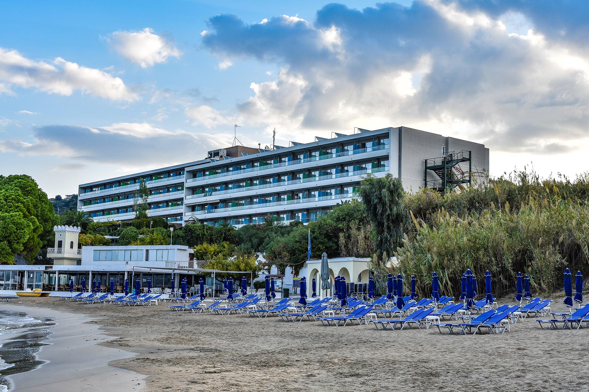 Hotel Mediterranee beach 1.jpg