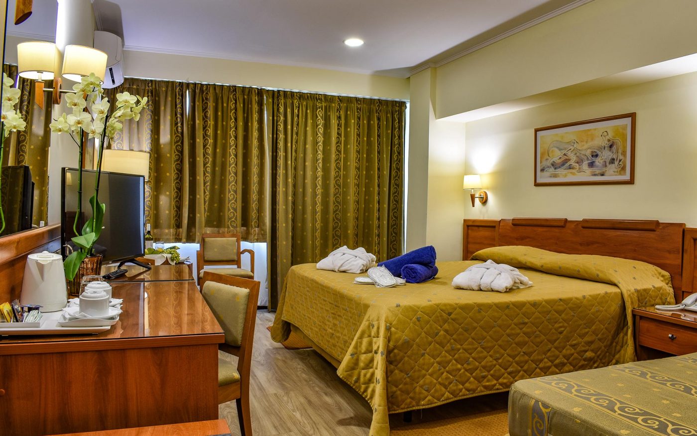 Hotel Mediterranee junior suite 1.jpg