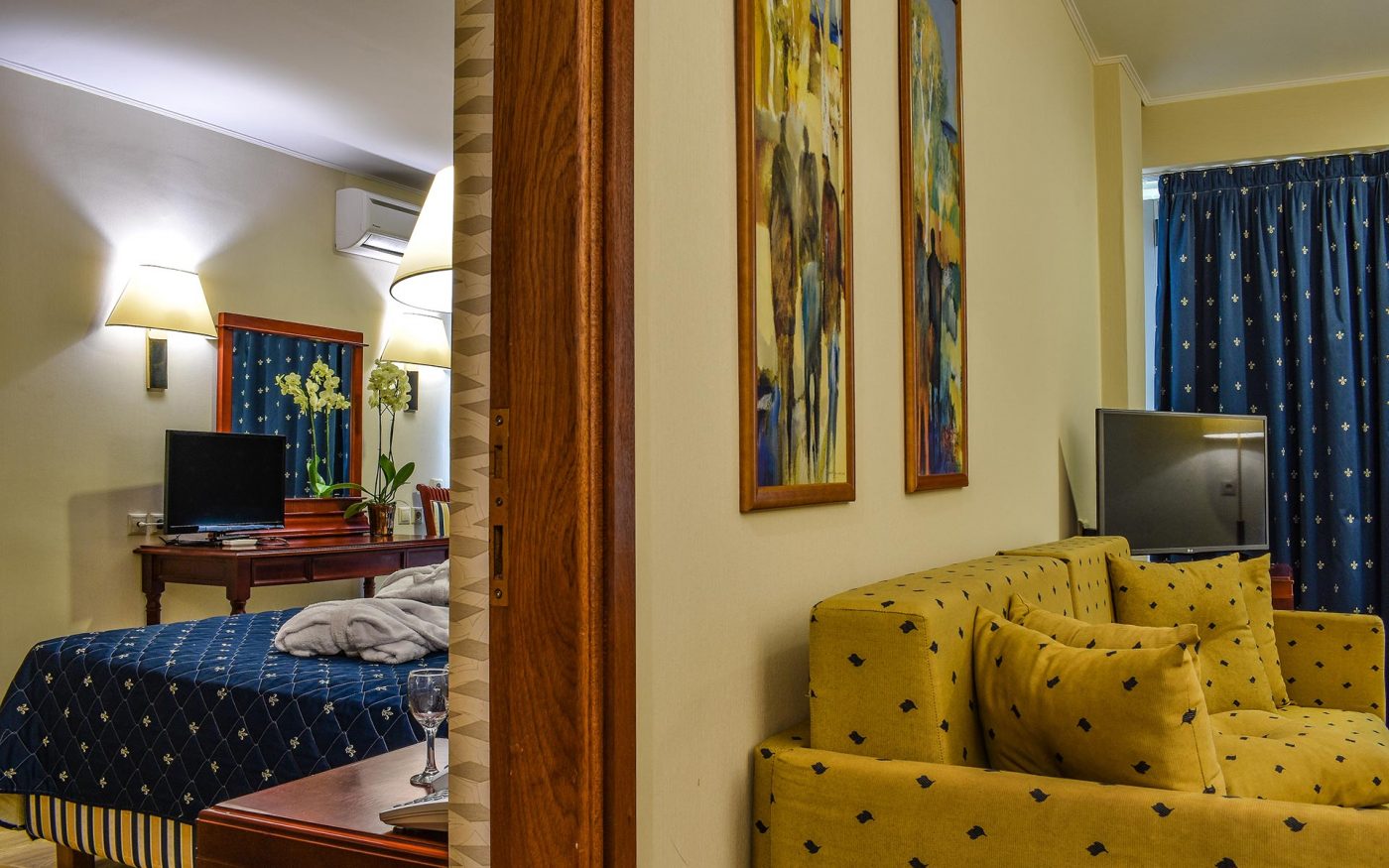 Hotel Mediterranee suite.jpg