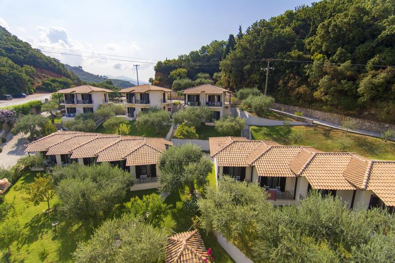 Mega Ammos hotel bungalovi.jpg