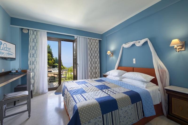 Mega Ammos hotel standard soba u glavnoj zgradi.jpg