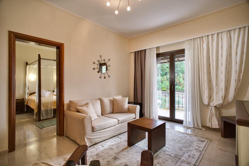 Mega Ammos hotel suite u glavnoj zgradi .jpg