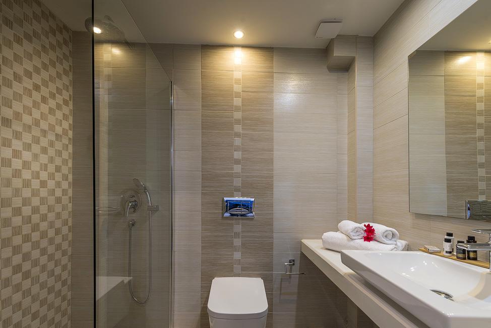 Hotel Albatros bathroom.jpg