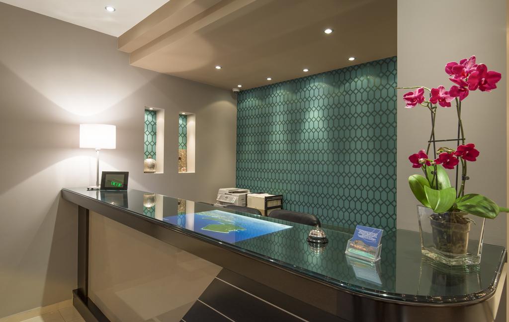 Hotel Albatros reception.jpg
