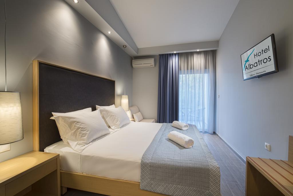 Hotel Albatros standard room 1.jpg