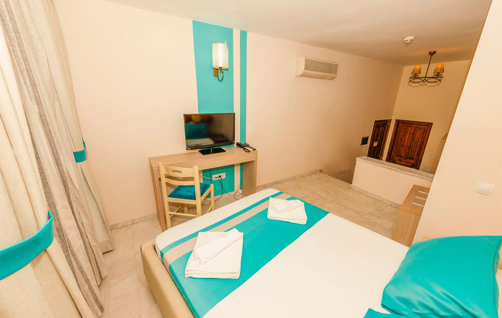 Hotel Memento Kassiopi Resort superior room 1.jpg