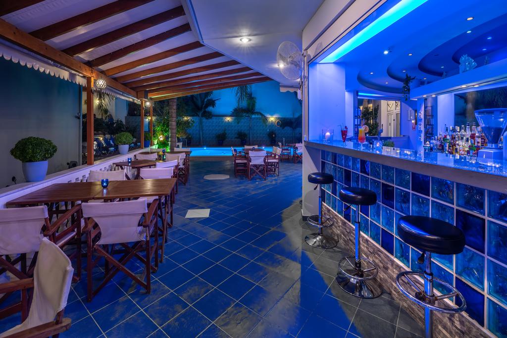 Hotel Mesogeios bar.jpg