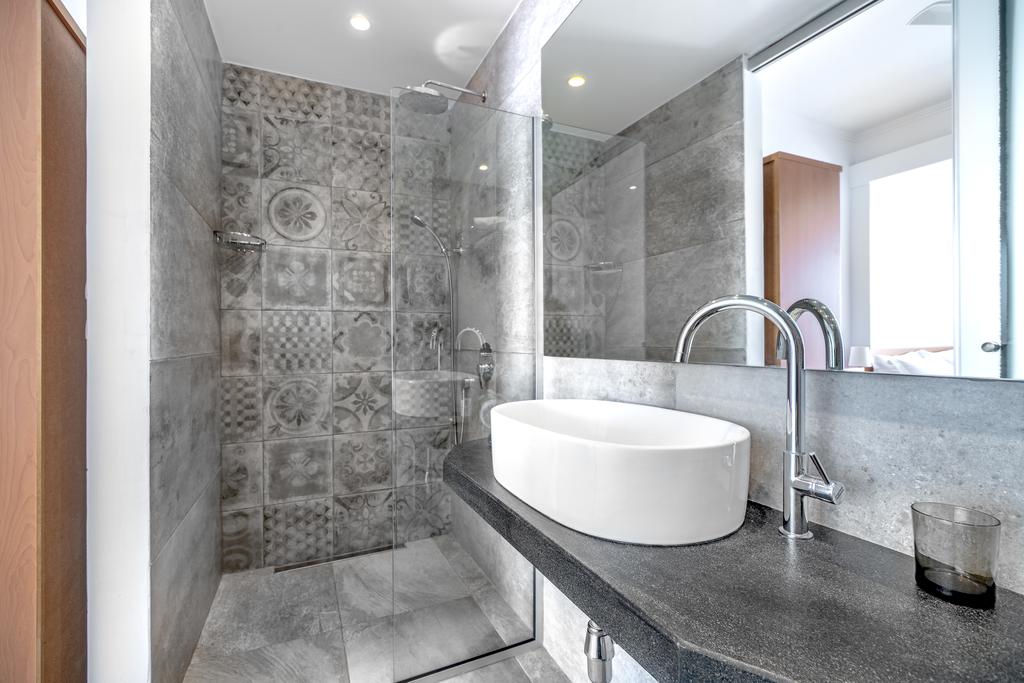 Hotel Mesogeios bathroom.jpg