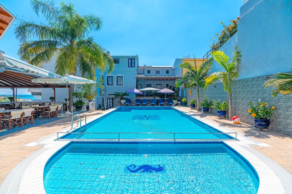 Hotel Mesogeios pool 1.jpg