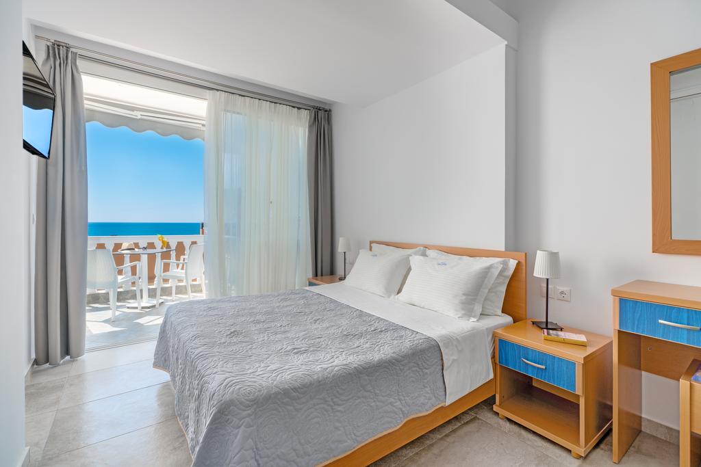 Hotel Mesogeios standard room 1.jpg