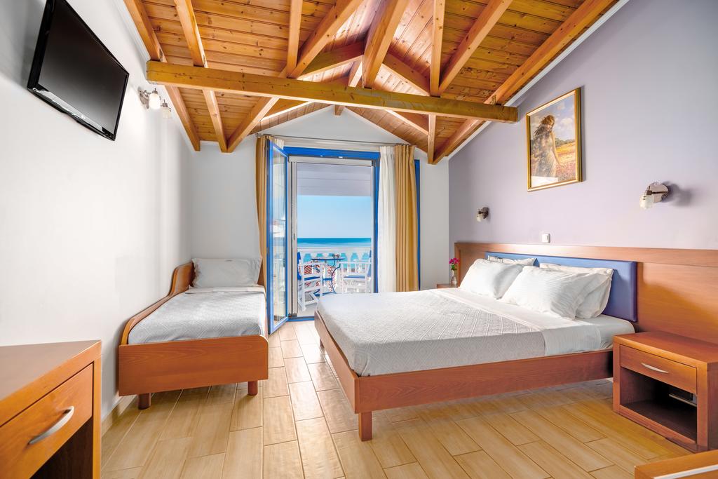 Hotel Mesogeios standard room 3.jpg