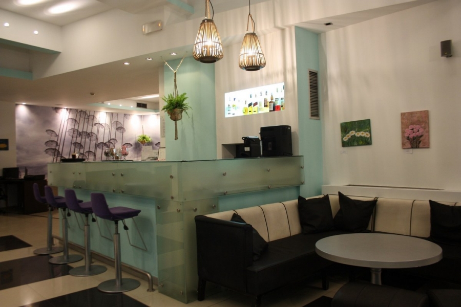 Hotel Metroplitan  bar.jpg