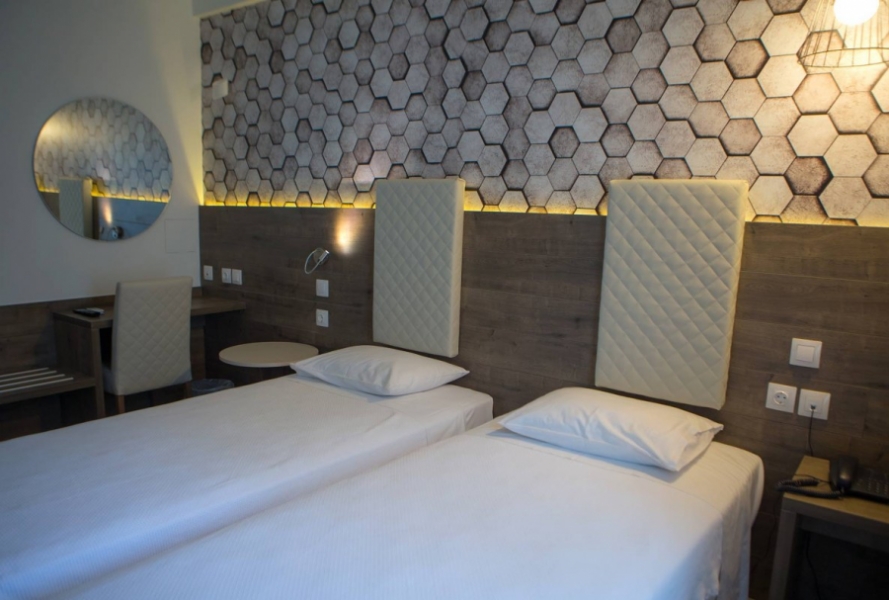 Hotel Metroplitan classic double room 3.jpg