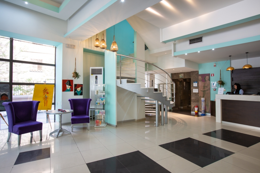 Hotel Metroplitan lobby.jpg