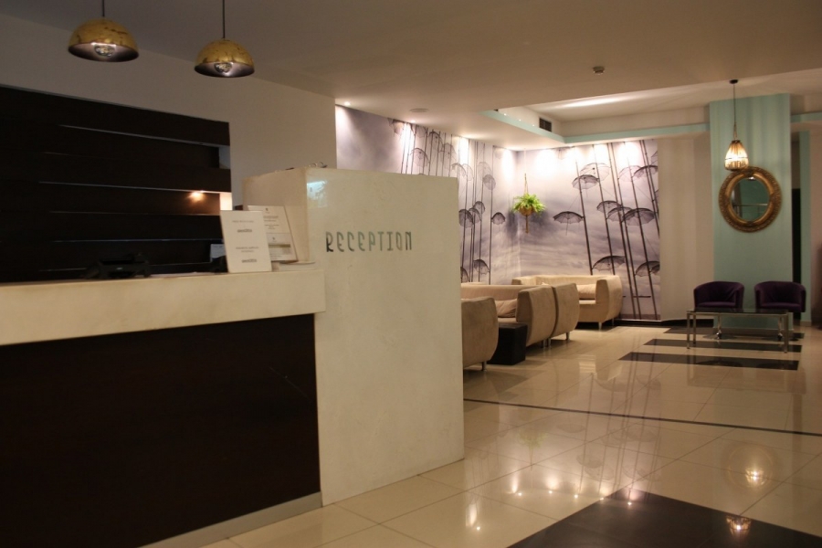 Hotel Metroplitan reception.jpg
