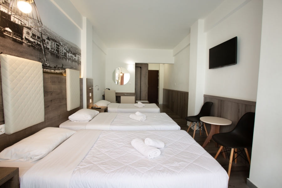 Hotel Metroplitan triple room 1.jpg