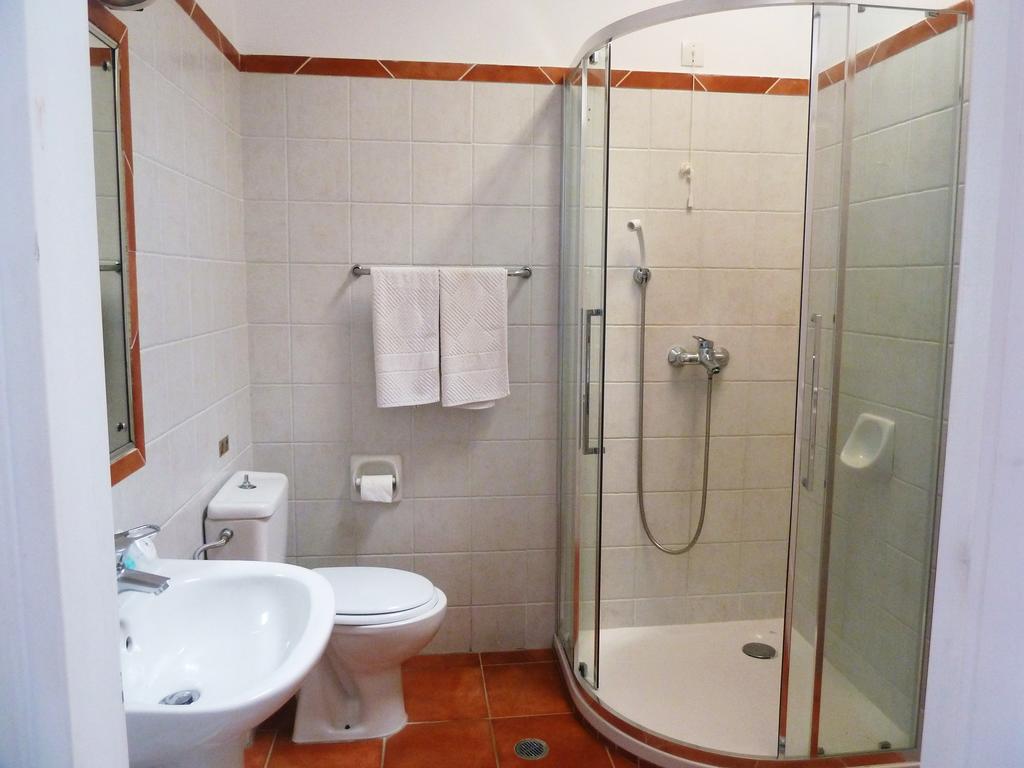 Hotel Milia Bay bathroom.jpg