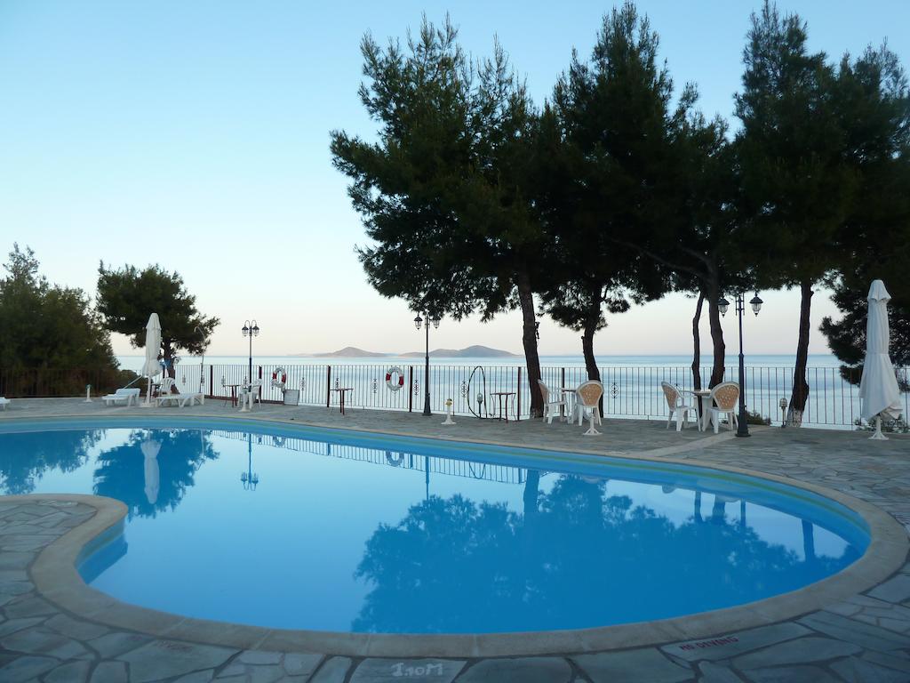 Hotel Milia Bay pool 1.jpg