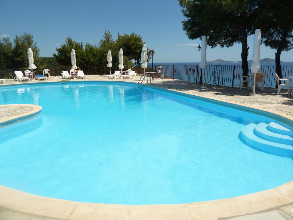 Hotel Milia Bay pool 2.jpg