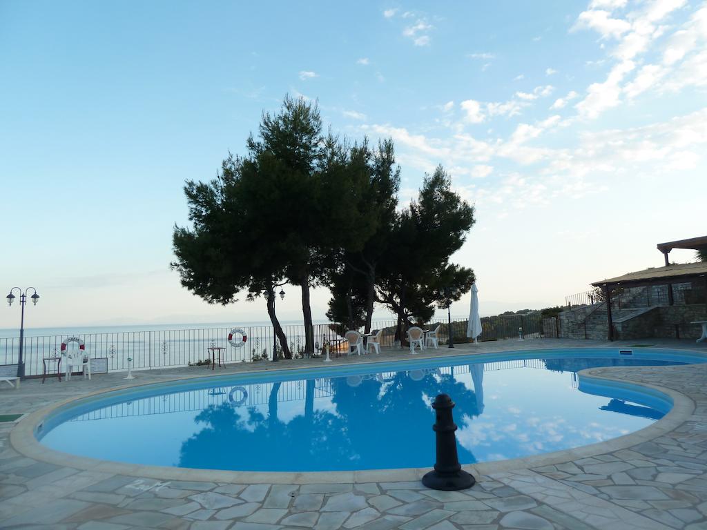 Hotel Milia Bay pool.jpg