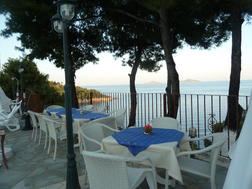 Hotel Milia Bay snack bar.jpg