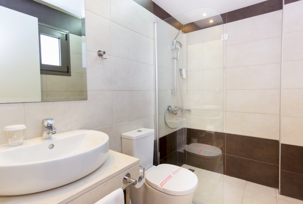 Alea hotel _ suites junior suite kupatilo.jpg