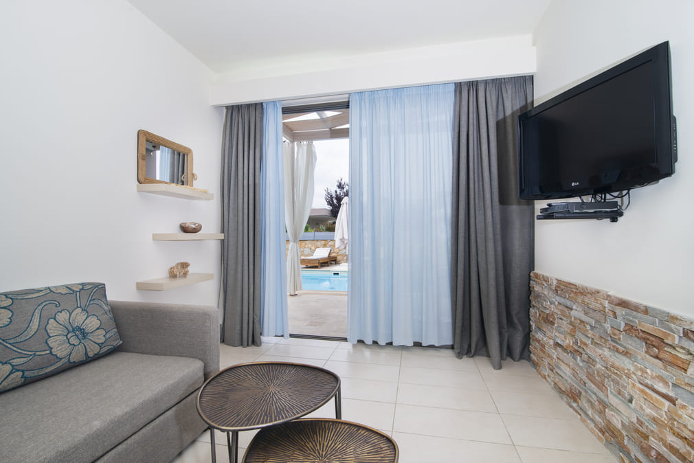 Alea hotel _ suites luxury suite sa bazenom.jpg