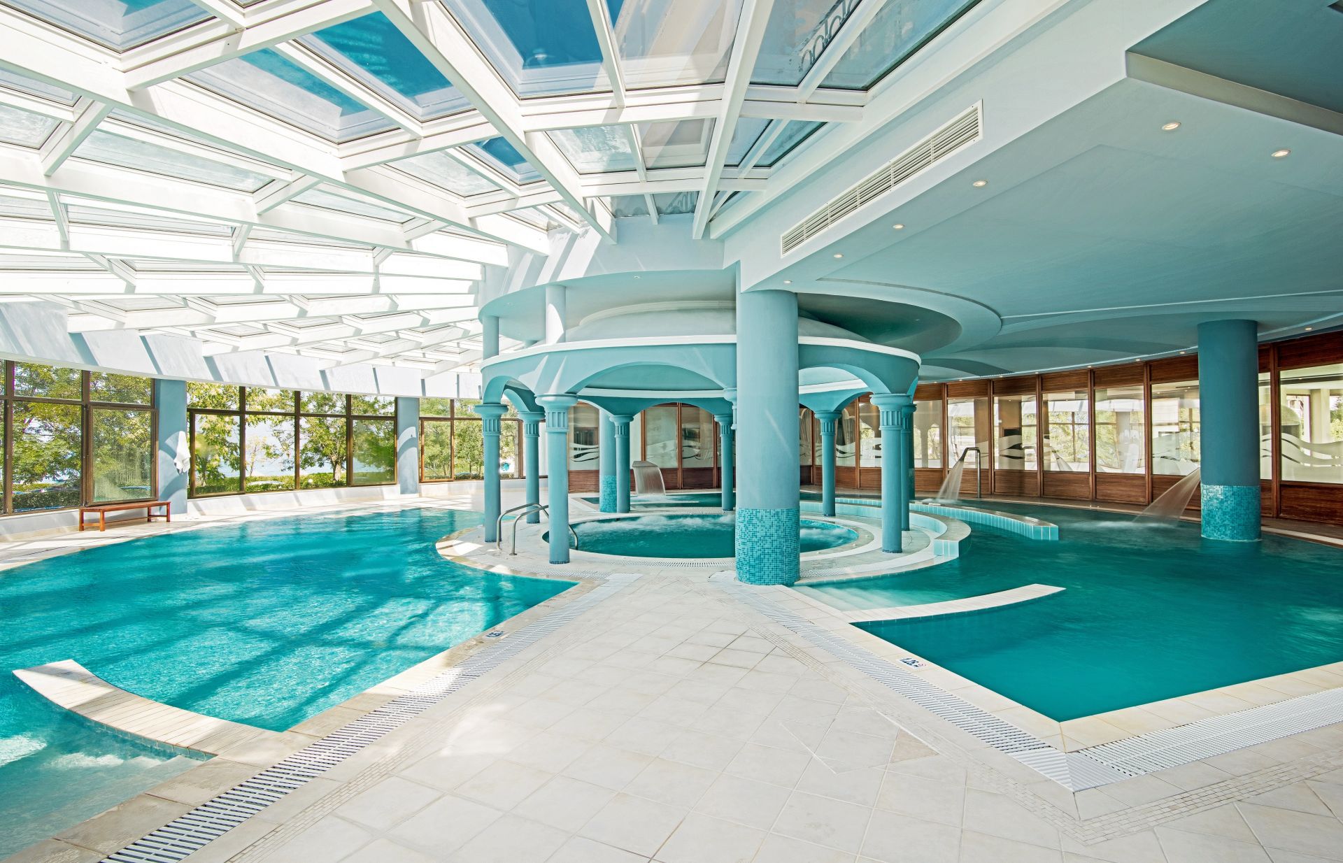 Mitsis Galini wellness spa_ resort hotel unutrašnji bazen .jpg