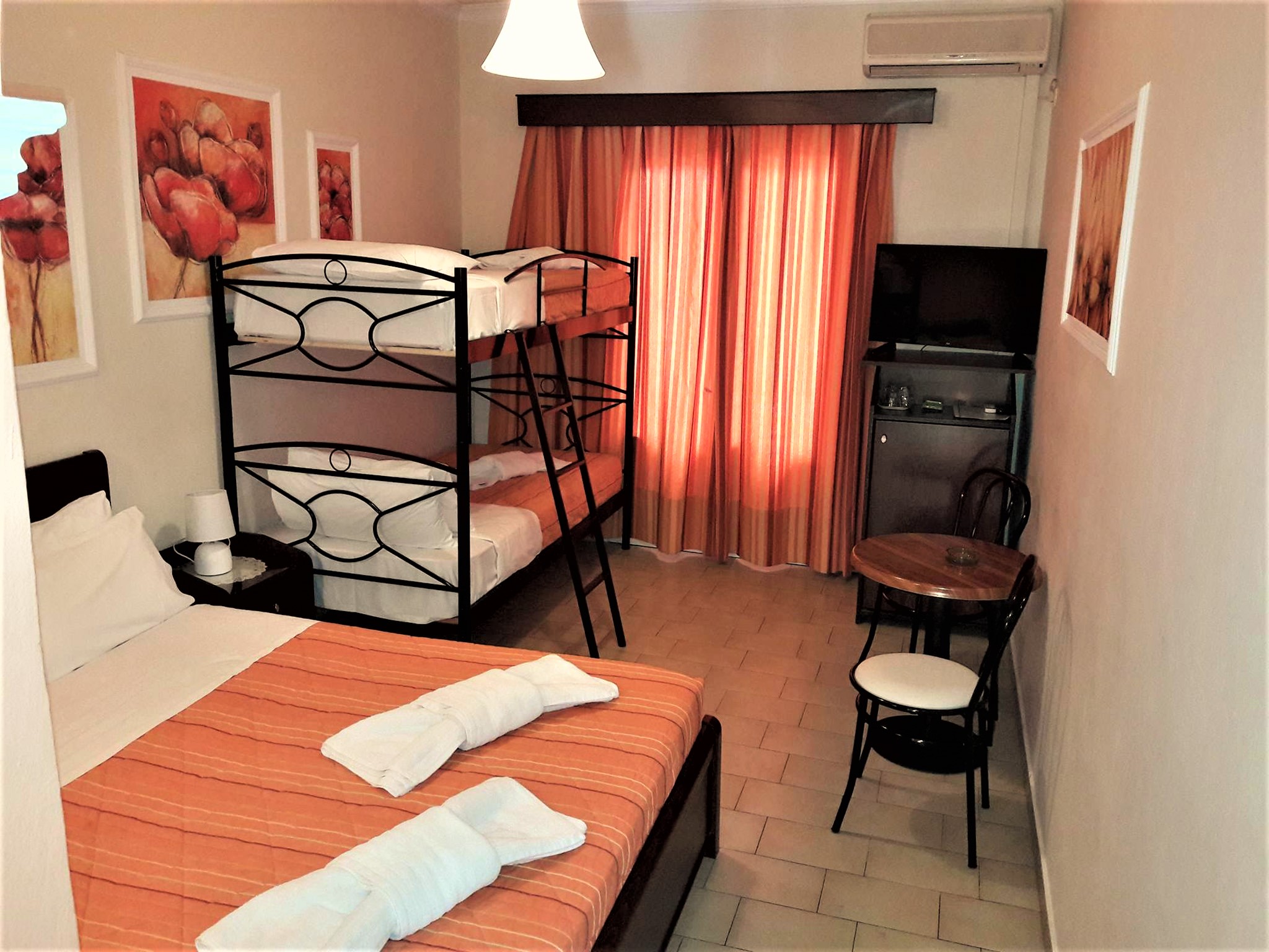 Hotel Molfetta Beach četvorokrevetna soba.jpg