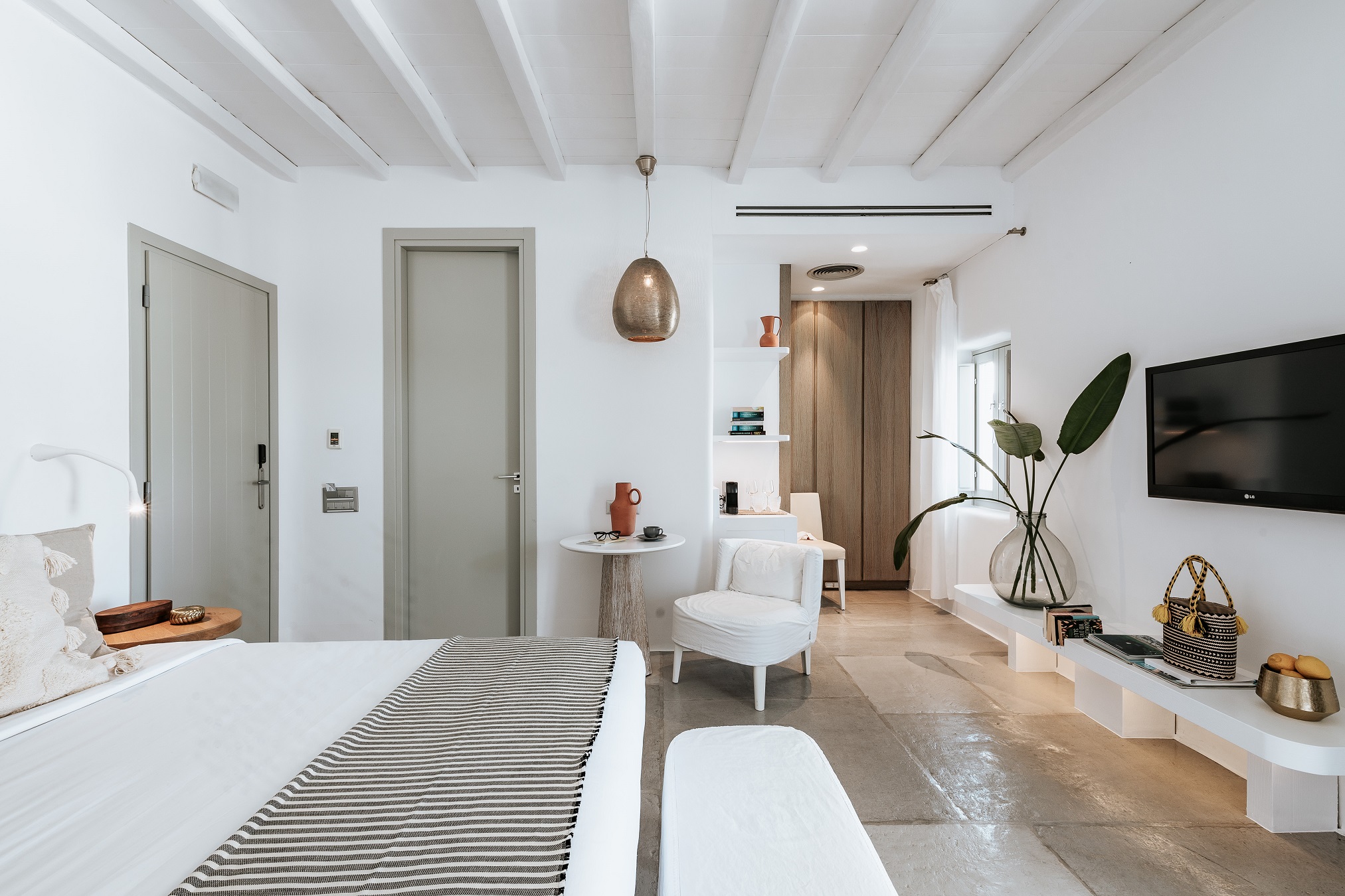 Hotel Mykonos Ammos honeymoon suite 2.jpg