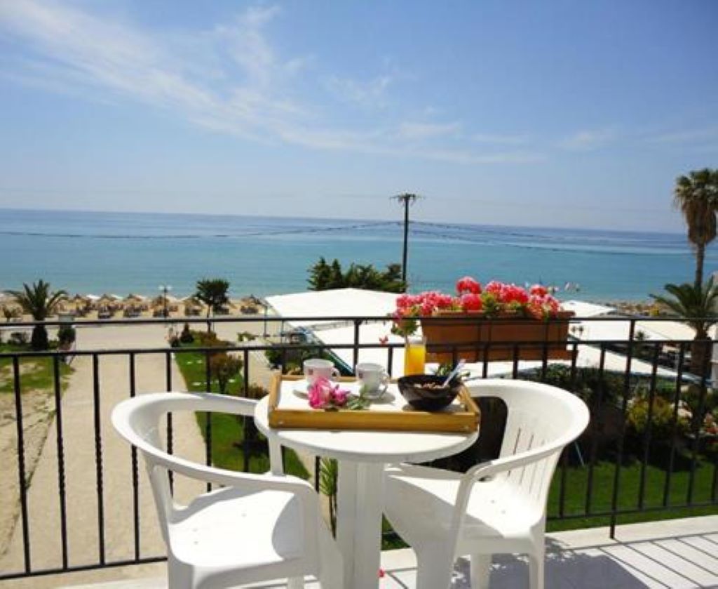 Mirto hotel pogled sa terase.jpg