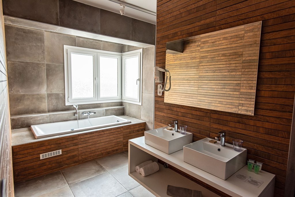 Hotel Mythic bathroom 1.jpg