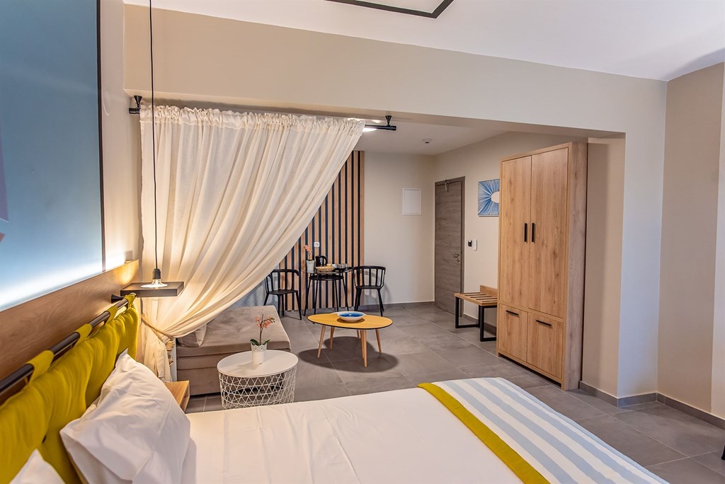 Hotel Mythic deluxe suite with private pool 2.jpg