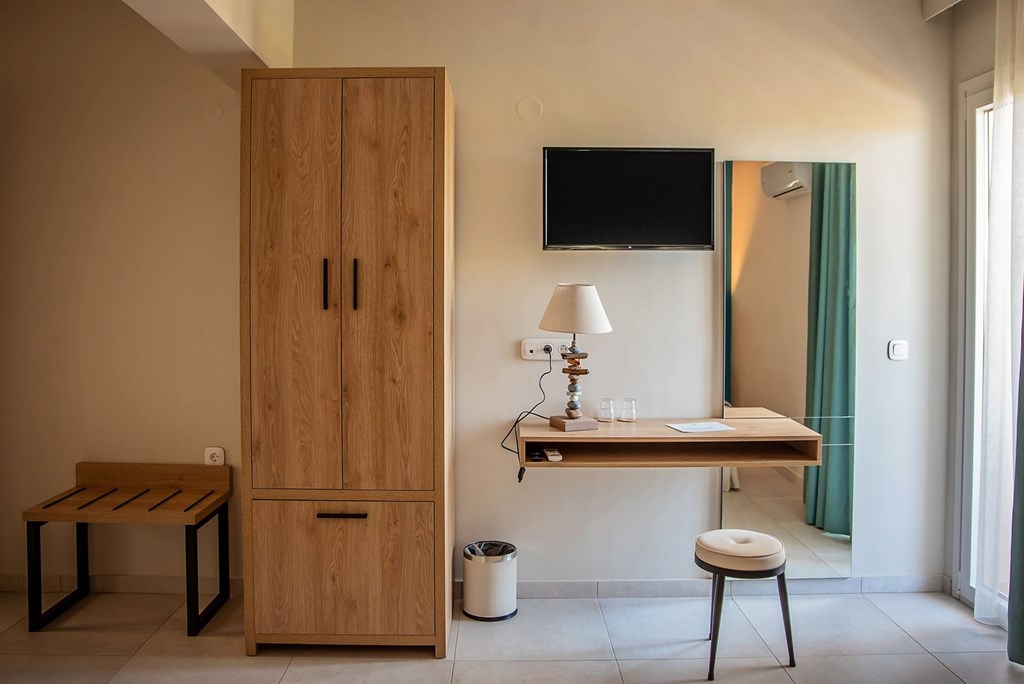 Hotel Mythic superior double room 2.jpg