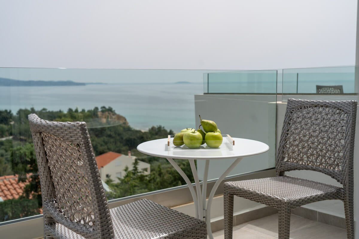 Hotel Zoe deluxe room sea or garden view terasse.jpg