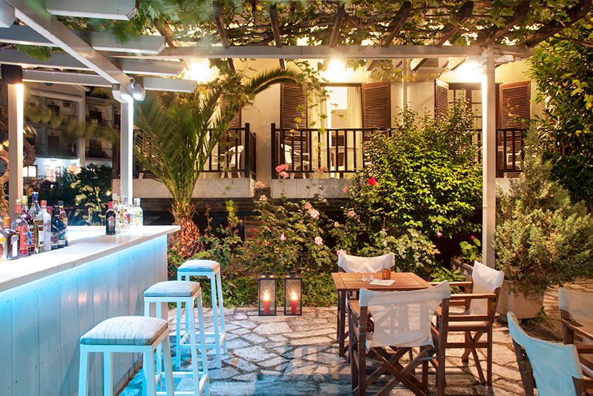 Hotel Zefiros bar 1.jpg